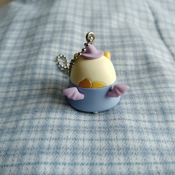 San-X Sumikko Gurashi Wizard Neko vinyl charm - Picture 2 of 2